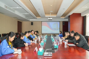 市委常委、宣傳部部長沈志鳳蒞臨景興紙業(yè)慰問高端人才